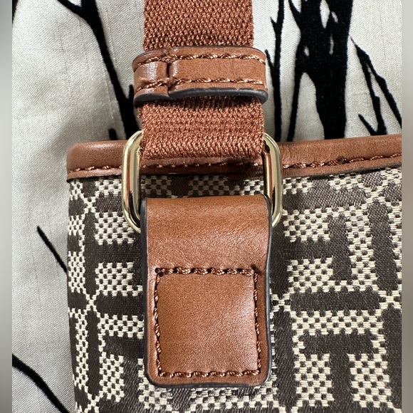 Tommy Hilfiger brown logo crossbody purse w/ribbon accent, faux leather, NWT - Picture 6 of 17